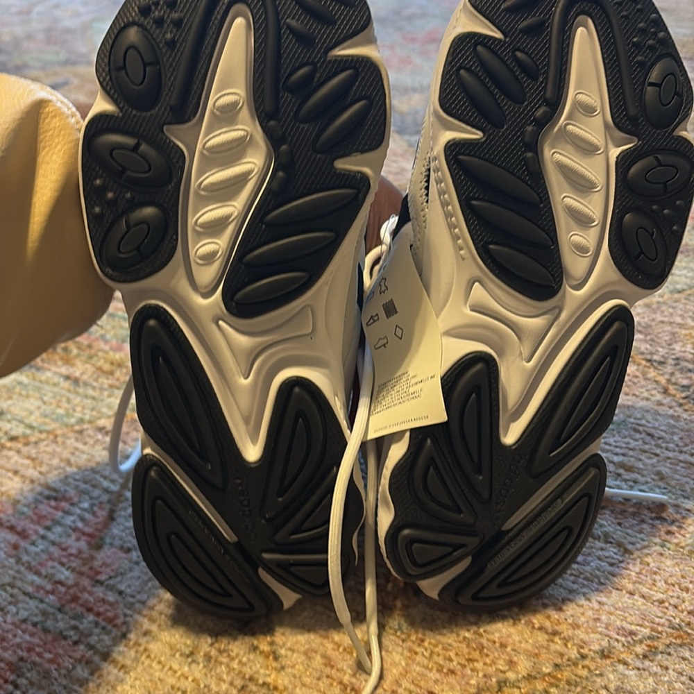 Adidas - Picture 4 of 5